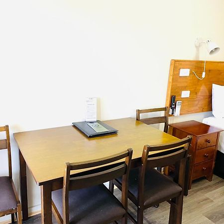 Highway Motor Inn Тарий Екстериор снимка
