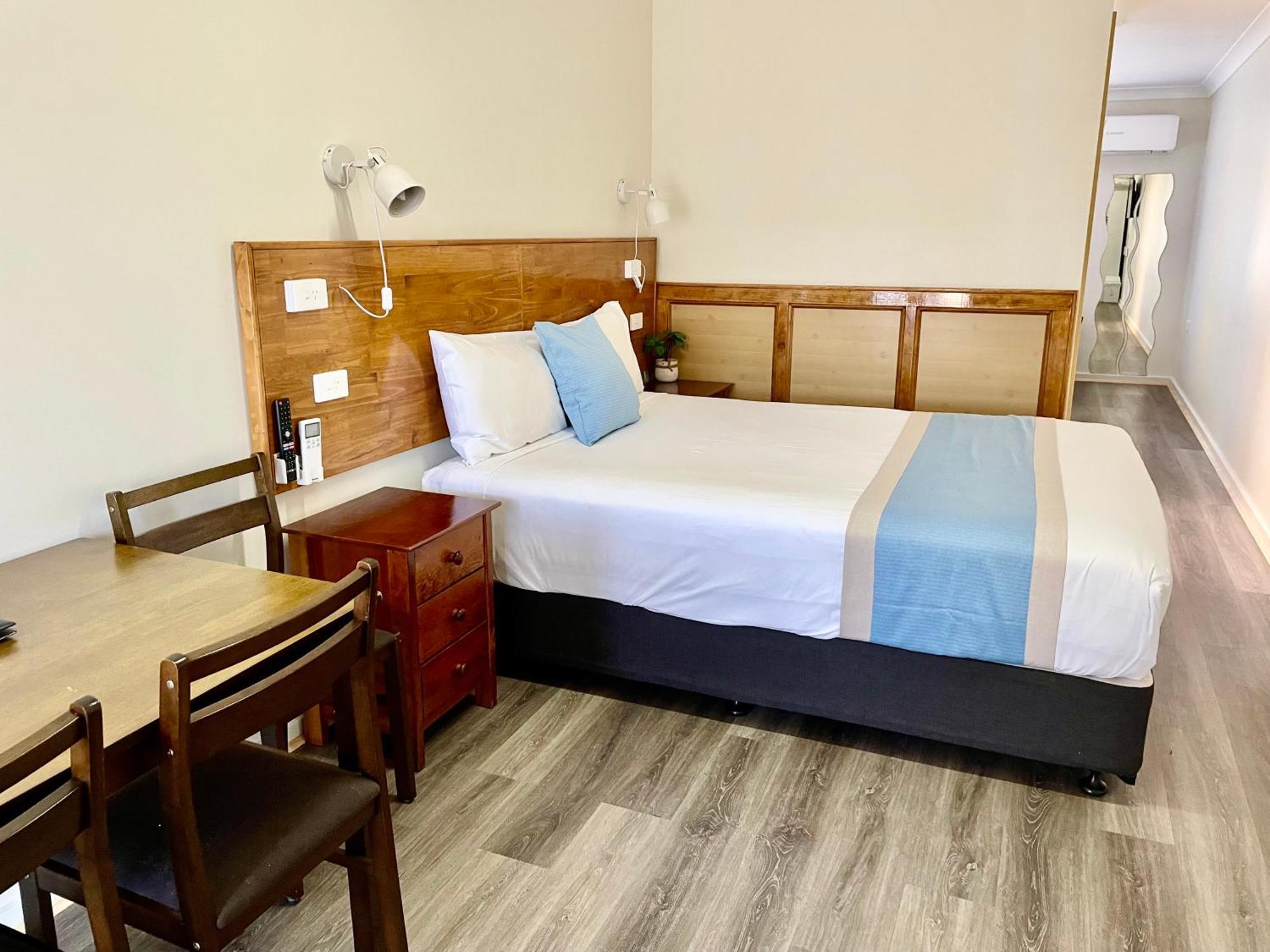 Highway Motor Inn Тарий Екстериор снимка
