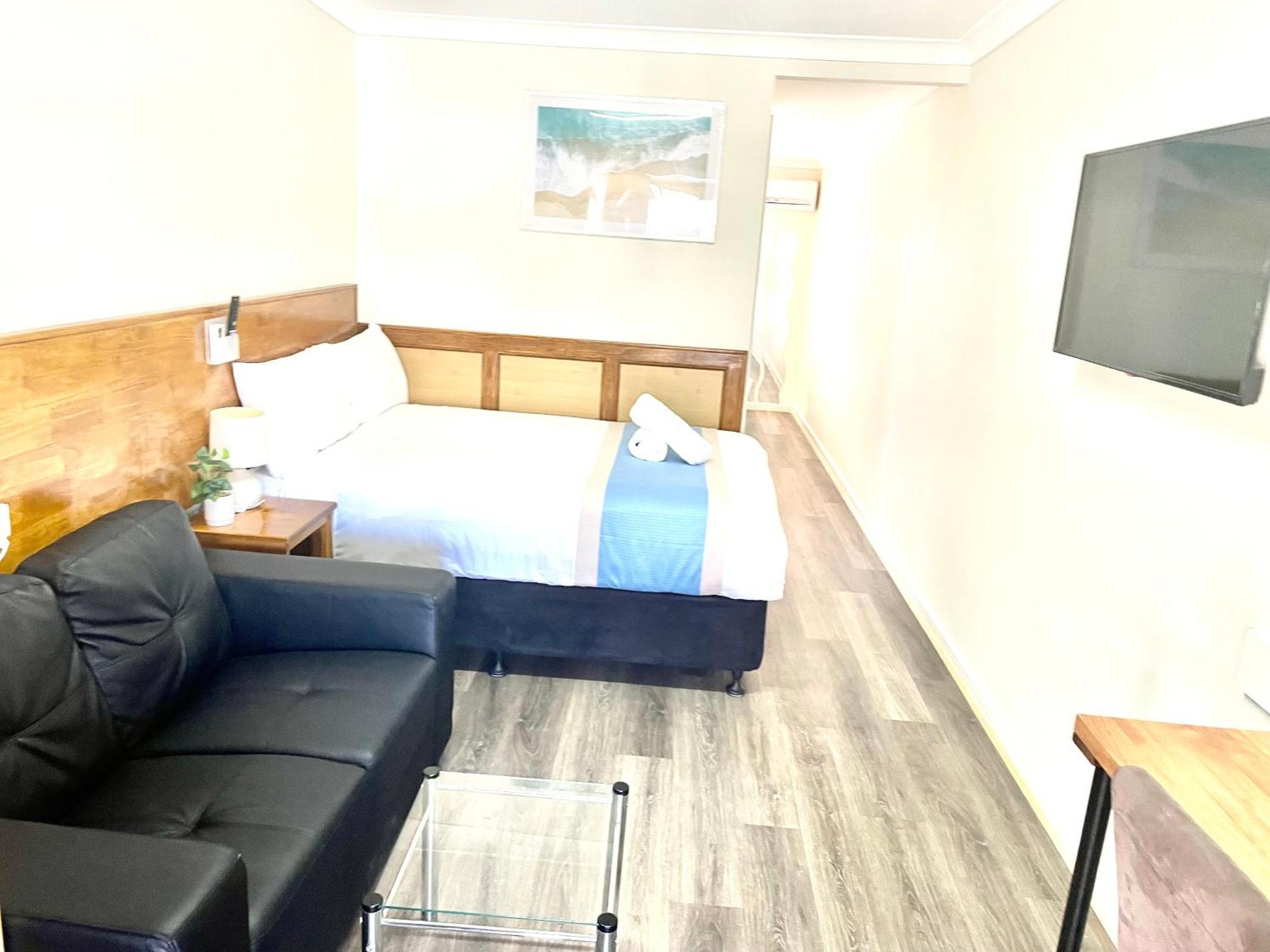 Highway Motor Inn Тарий Екстериор снимка